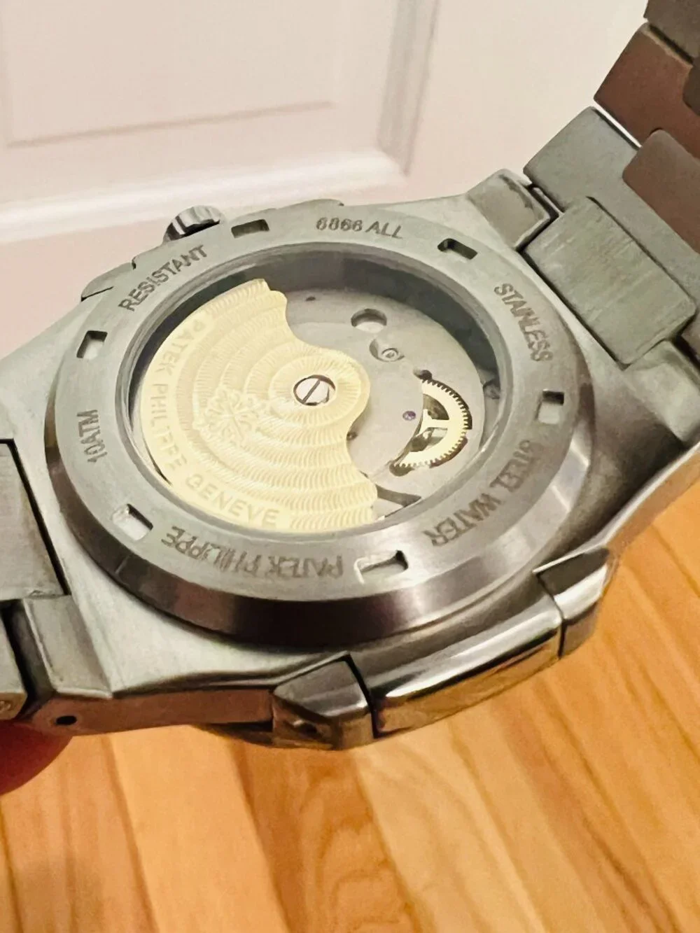 Super Clone Patek Philippe Nautilus 5711/1A-011 features a 40mm stainless steel